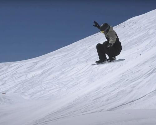 ¿Cómo hacer un frontside 180 en una tabla de snowboard?