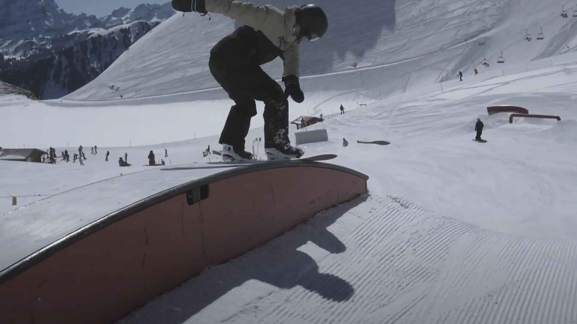 Comment faire un boardslide en snowboard ?