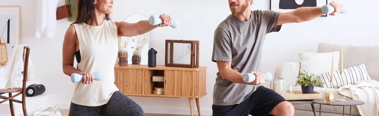 entrainement d'un couple dans son salon