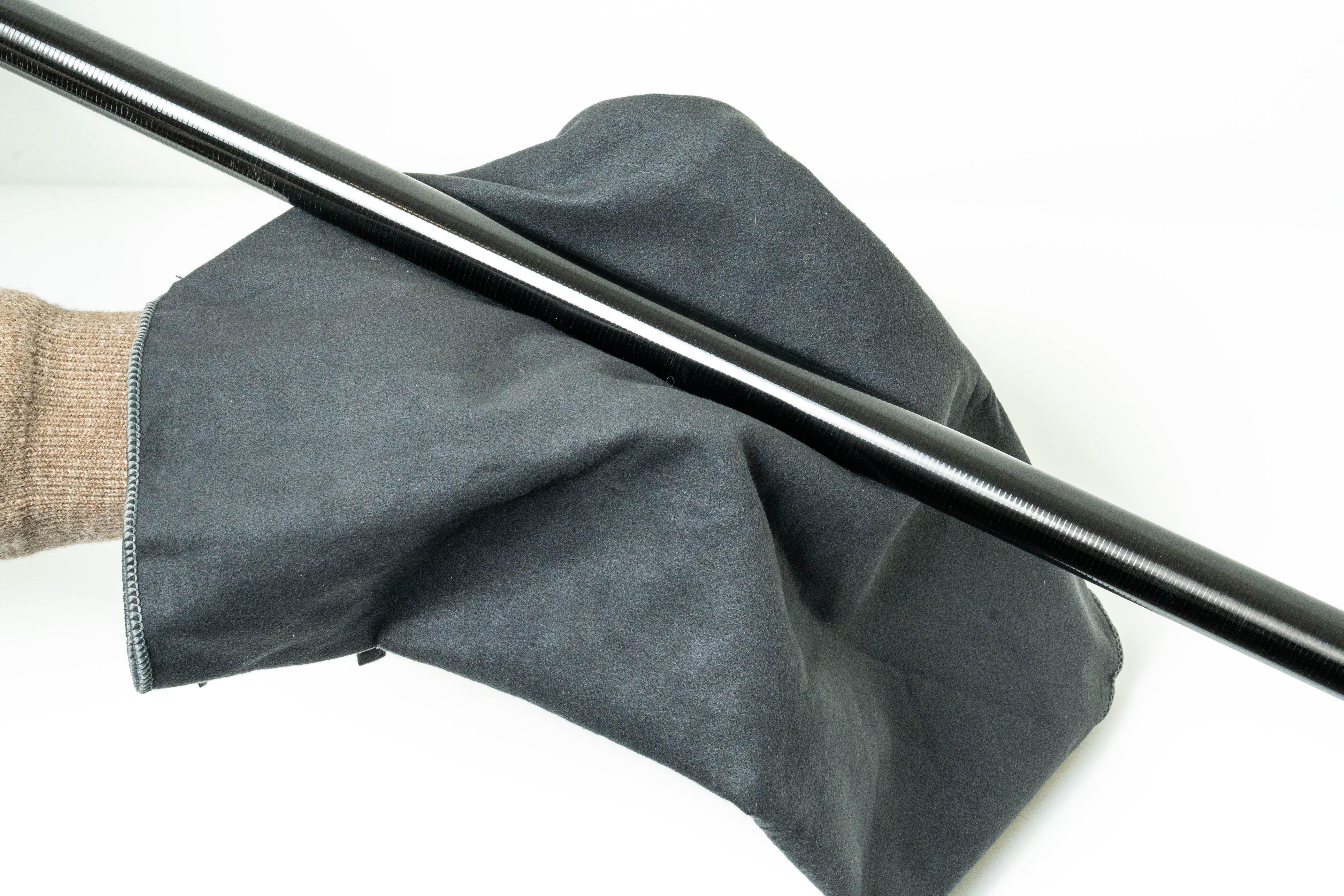 ETAPE 2 / A L'AIDE D'UN CHIFFON HUMIDE, NETTOYER L'ENSEMBLE DES ÉLEMENTS.