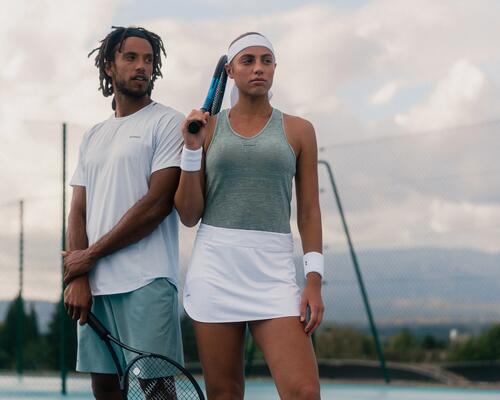 Zwei Personen nutzen die richtigen Tennissaiten