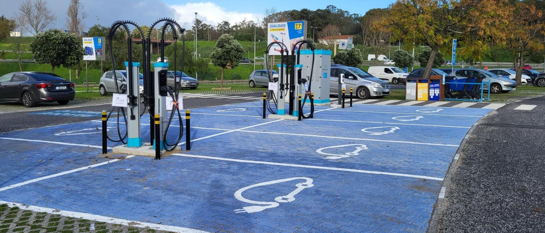 Postos de carregamento elétrico nas lojas Decathlon