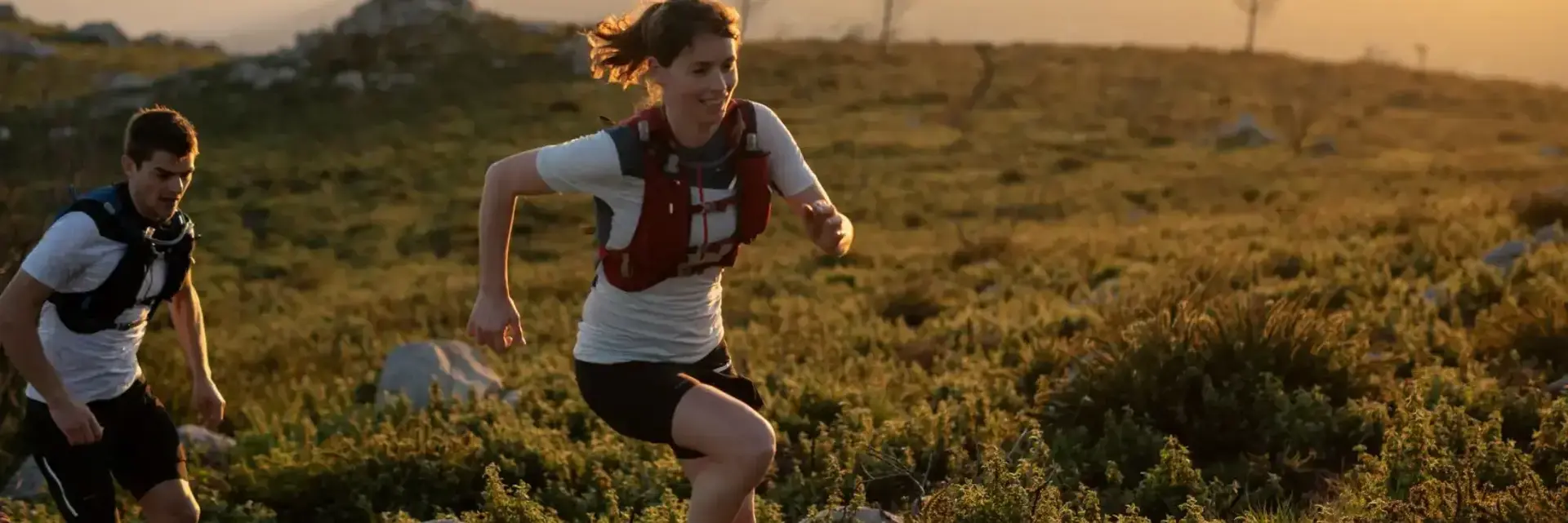 Para trenująca bieganie po górach do utmb