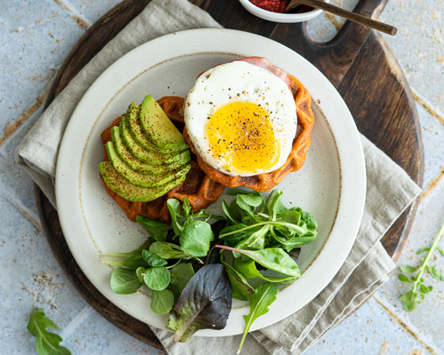 Herzhafte Waffel für das Frühstück