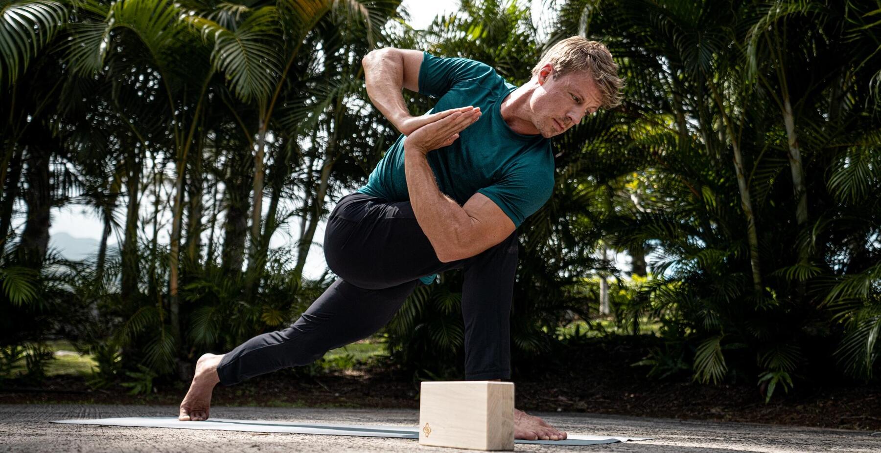 Grundlagen udn Übungen des Männer Yoga