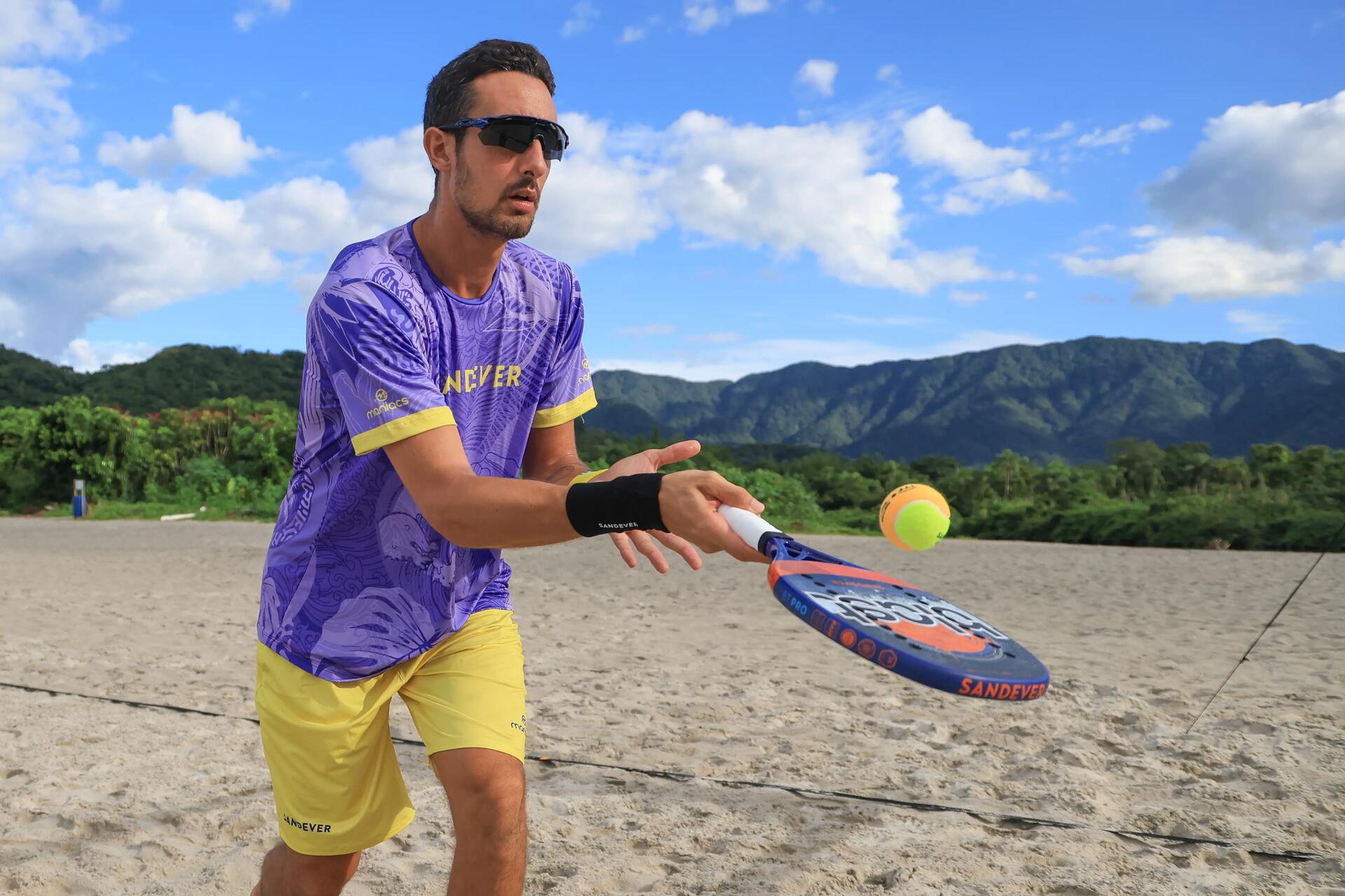 Roupa para beach tennis e esportes na praia: escolha certa para o calor