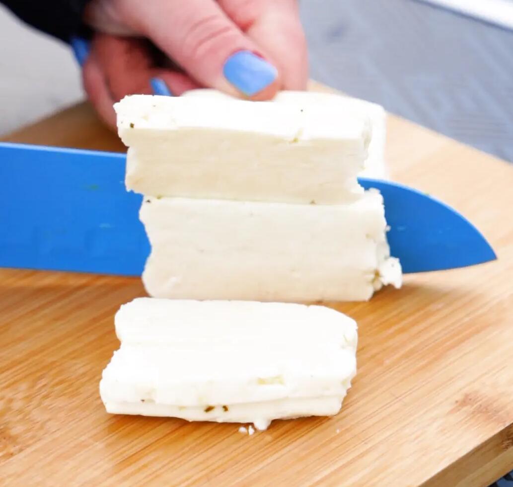 cut the halloumi in thick slices