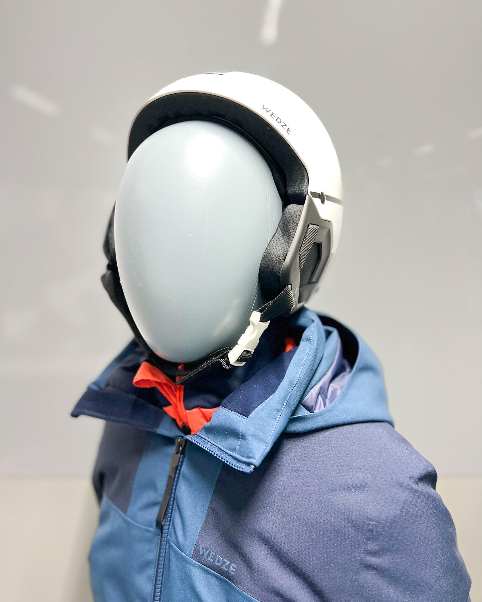 capacete demasiado para trás